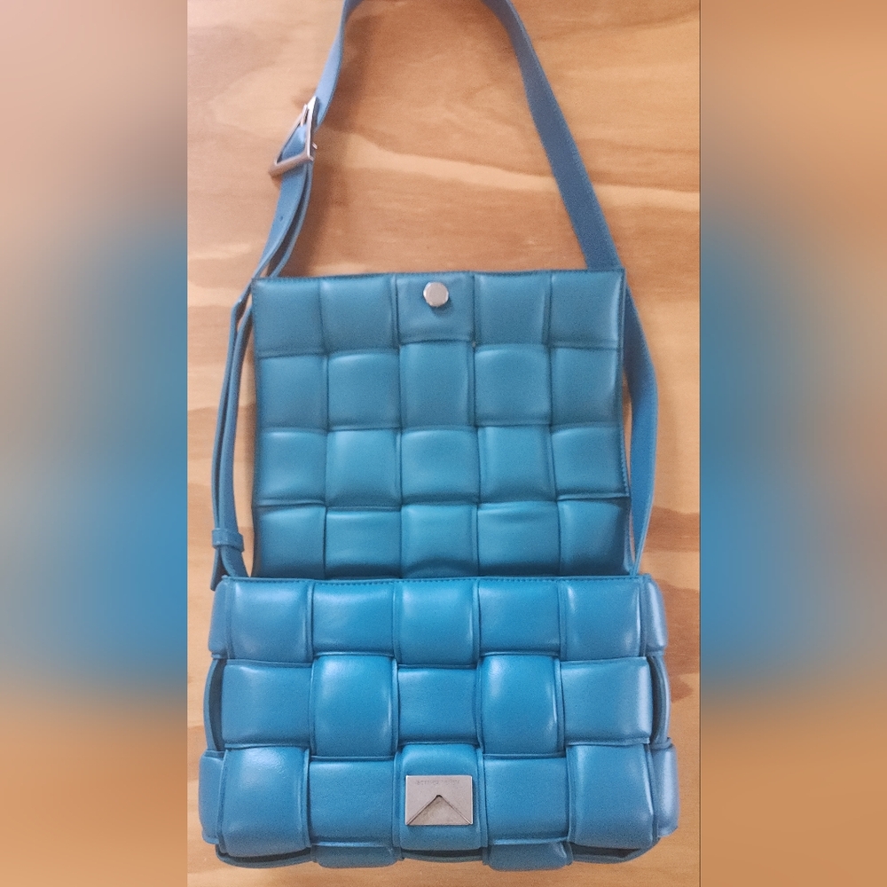 Bottega Veneta Nappa Maxi Intreccio Padded Cassette Bag - Picture 8 of 16